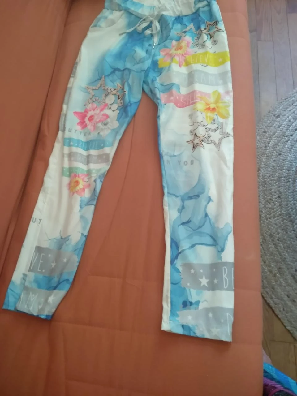 Très joli pantalon léger et original